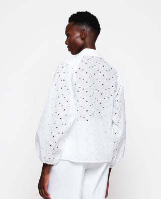 Camisa blanca en organza de algodón bordado by MIR