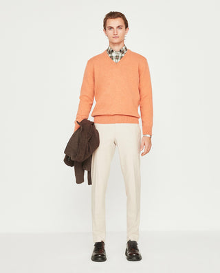 Jersey de punto "Lambswool" cuello pico salmo by M