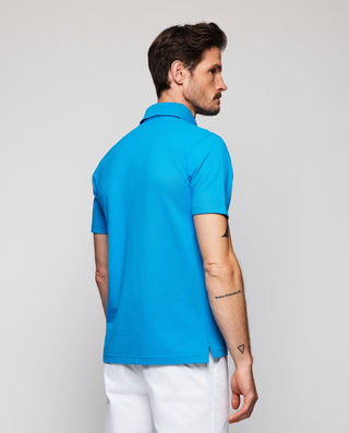 Polo azul detalles de estampado floral