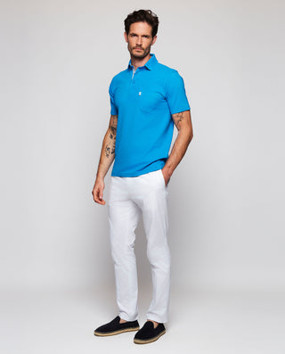 Polo azul detalles de estampado floral