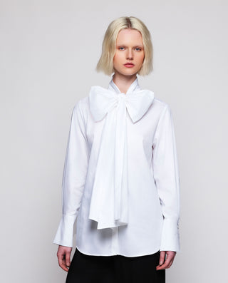 Camisa blanca con maxi lazada de algodón by MIRTO | 04304_0050_1
