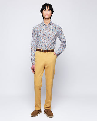 Pantalón regular fit algodón stretch mostaza