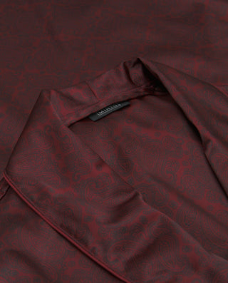 Bata cruzada roja satinada estampado paisley