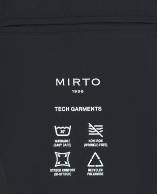 Chaqueta técnica fit azul marino