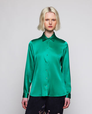 Blusa verde de seda elástica