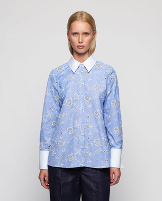 Camisa azul bordada con apliques blancos by MIRTO | 04510_0050_1