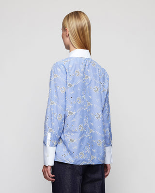 Camisa azul bordada con apliques blancos by MIRTO | 04510_0050_2