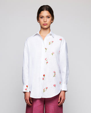 Camisa blanca con bordados florales de lino