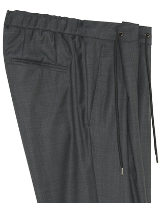 Pantalón jogger gris en lana fina by MIRTO | 05003_0053_5