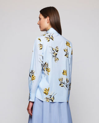 Camisa azul estampado floral con lazada by MIRTO | 05323_0050_2